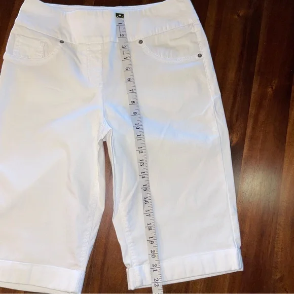 Westbound Capris Shorts! - Picture 7 of 8
